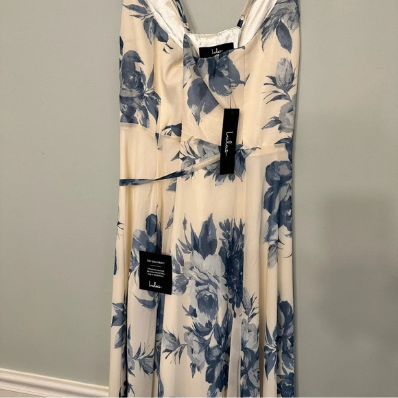 NWT Lulus Elegantly Inclined Cream & Blue Floral Print Wrap Maxi Dress Sz Medium - Picture 10 of 16